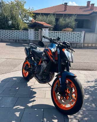 KTM Duke 890R