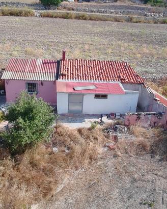 Rustico con terreno, vigneto e frutteto 