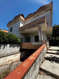 297 ischitella villa 3 livelli in parco