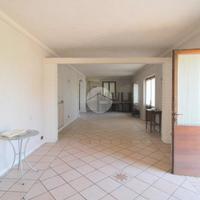 NEGOZIO A CASTREZZATO