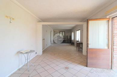 NEGOZIO A CASTREZZATO