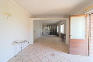 NEGOZIO A CASTREZZATO