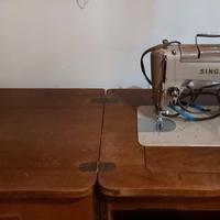 Macchina da cucire Singer vintage con mobile