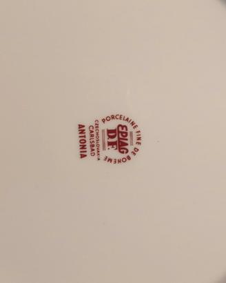 Servizio piatti in porcellana 