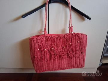 Borsa rossa intrecciata 