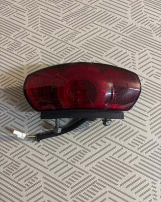 Faro posteriore Triumph Scrambler 1200