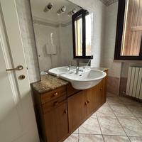 Mobile bagno con lavabo