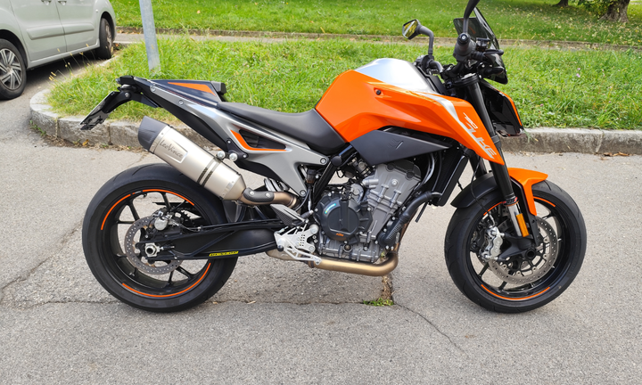 KTM duke 790