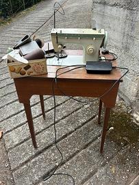 Macchina da cucne singer 258