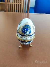 Uovo portagioie in porcellana stile Limoges