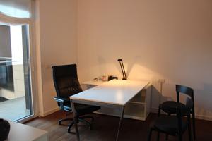 Studio professionale luminoso con vista parco - af