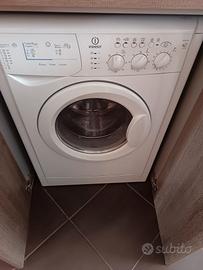 Lavasciuga lavatrice e asciugatrice 4kg Indesit 
