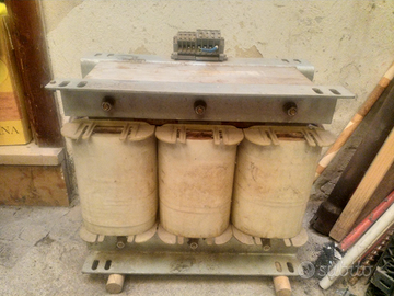 Trasformatore trifase 230/400v