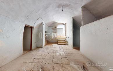 NUOVO PREZZO! Sottano con deposito IDEALE PER INVE