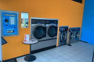 Lavavanderia Self con Stireria Avviata