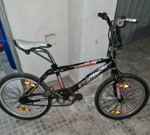 Bmx bicicletta