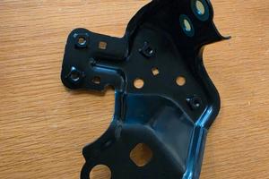 SUB-ASSY SUPPORTO / PARAFANGO ANTERIORE SINISTRO T