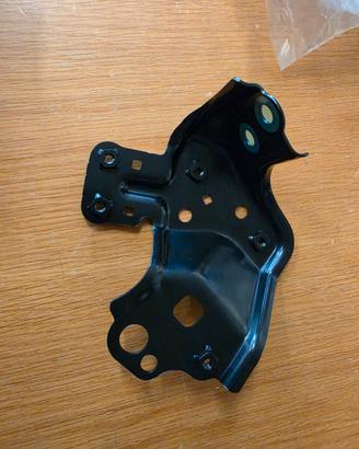 SUB-ASSY SUPPORTO / PARAFANGO ANTERIORE SINISTRO T