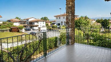 VILLA A SCHIERA CON BOX DOPPIO