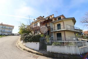 VILLA A SCHIERA A MOSCIANO SANT'ANGELO