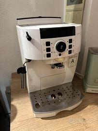 Macchina del caffè delonghi