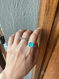 Anello stile nudo con cristallo color acquamarina