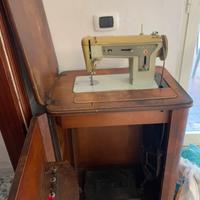 Macchina per cucire vintage Singer