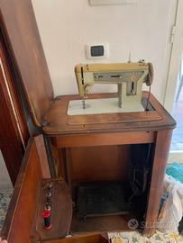 Macchina per cucire vintage Singer