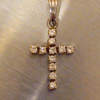 croce oro bianco con diamanti ct 0.55...gr.4.84..
