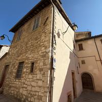 6 LOCALI A GUBBIO