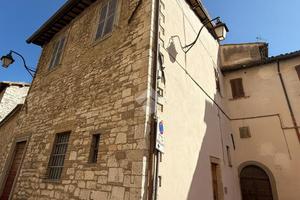 6 LOCALI A GUBBIO