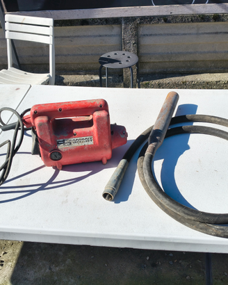 Vibratore per calcestruzzo