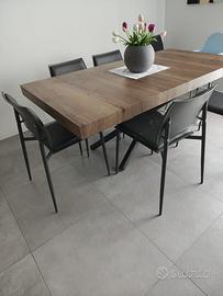 sei sedie e due sgabelli