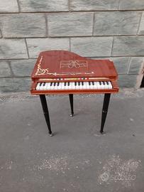 Pianoforte giocattolo vintage