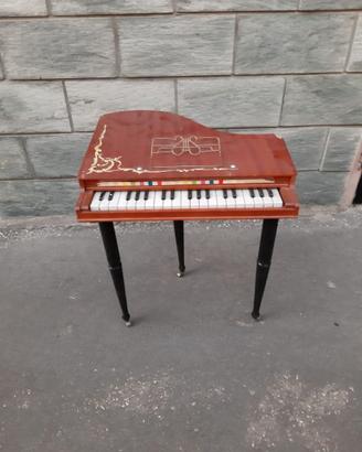 Pianoforte giocattolo vintage