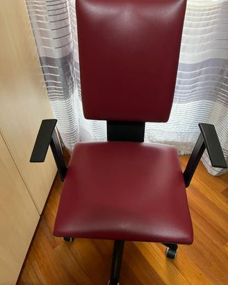 Poltrona da ufficio girevole rossa