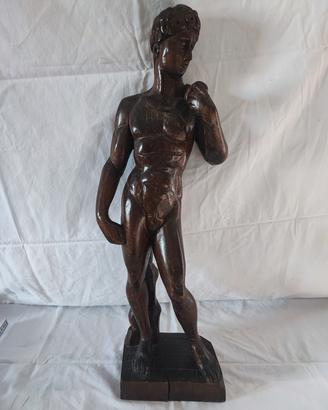 Statua David di Michelangelo in legno