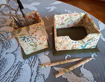 Portapenne, portafogli e tre lapis vintage