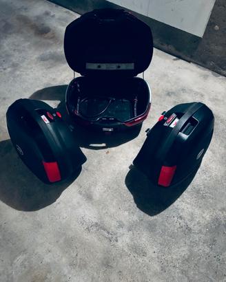 Set completo di valigie Givi per moto
