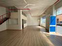 locale-commerciale-sulla-via-roma