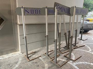 Cartelli Espositori per Auto per Concessionaria