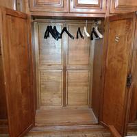Armadio in legno per camera da letto