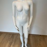 Manichino donna curvy