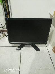 monitor Acer più webcam più tastiera 