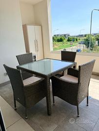 Tavolo e  4 sedie da giardino simil rattan casaria