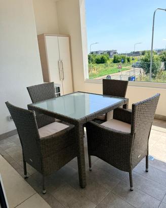 Tavolo e  4 sedie da giardino simil rattan casaria