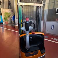 Carrelli elevatori. Muletti