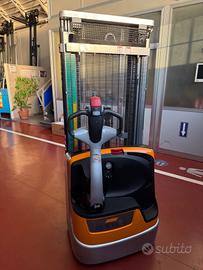 Carrelli elevatori. Muletti