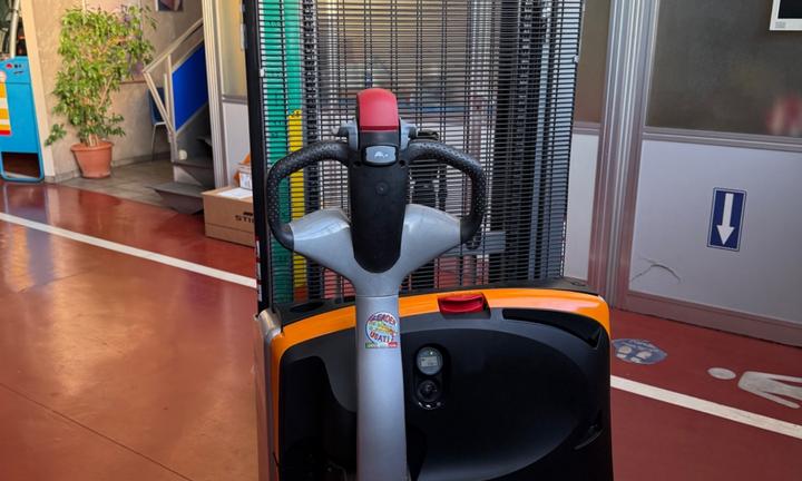 Carrelli elevatori. Muletti