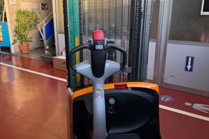 Carrelli elevatori. Muletti